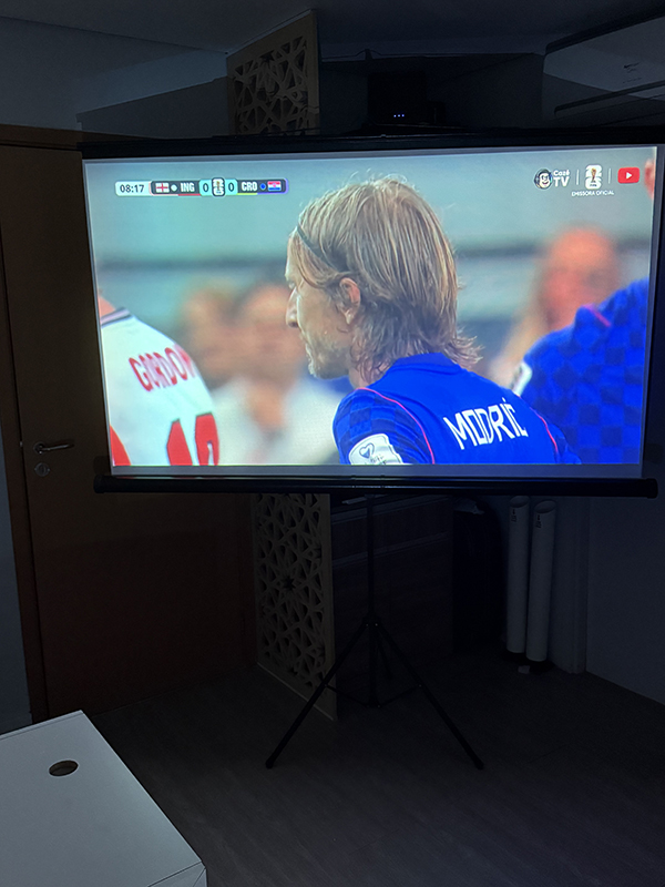 Projetor Epson com tela de até 98 polegadas para locação na Aldeia da Serra SP