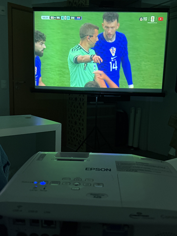 Projetor Epson com tela de até 98 polegadas para locação na Vila Sônia SP