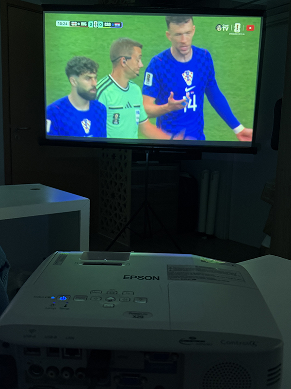 Projetor Epson com tela de até 98 polegadas para locação no Butantã SP